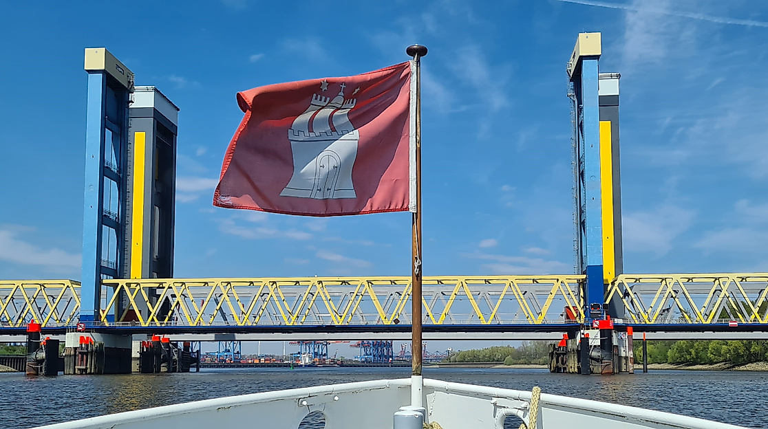 Unterquerung aller Elbbrücken im Stadtgebiet, hier: Kattwykbrücken