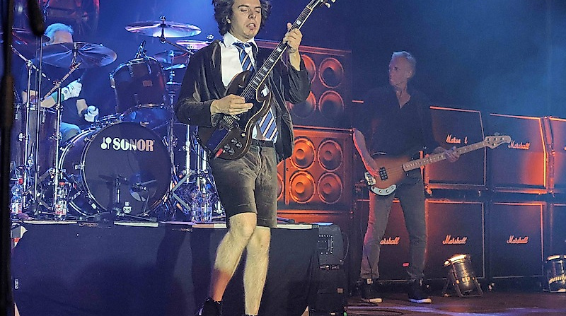 AC/DC MASTER-BAND NICK YOUNG - TOUR 26