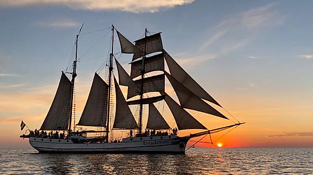 Ostsee in Flammen auf dem Segelschiff