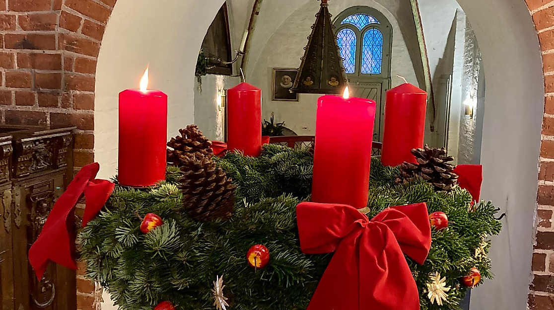 Adventskranz in St. Nicolai-Kirche