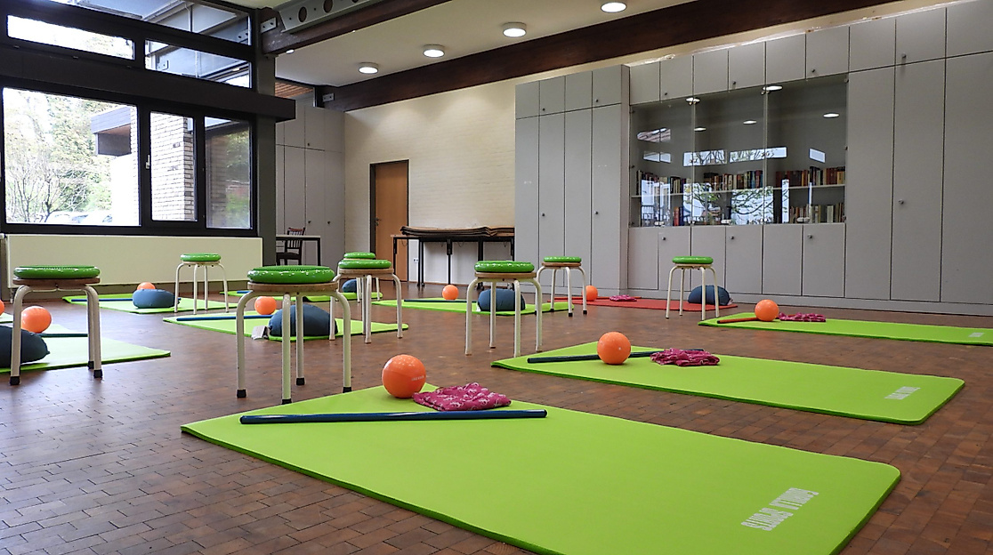 Haus-im-Park-Gymnastik-Johann-Berz-12-scaled (1)