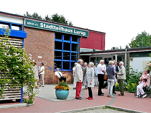 Vor dem Stadtteilhaus
