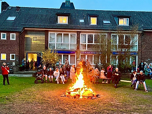 Osterfeuer im Gemeindegarten