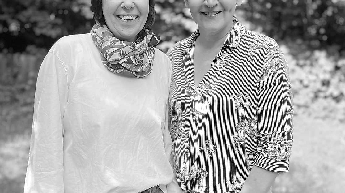 Katrin Zimmermann und Christine Falk laden zum Freiwilligentreff ein.