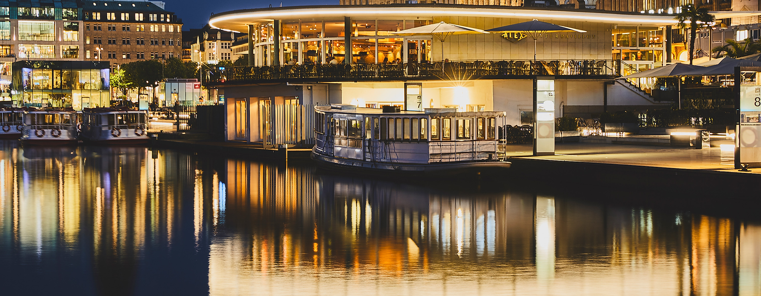 Alsterpavillon_Jungfernstieg_Nachtaufnahme_C-2019-ThisIsJulia-Photography (1)