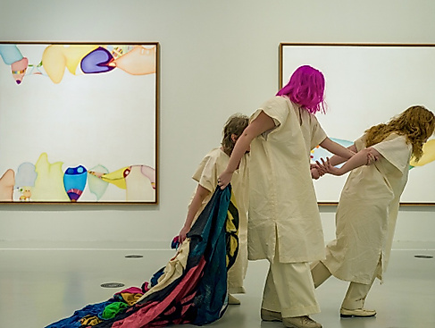 Performance: BACKSTAGE »Pink Feeling Blue«