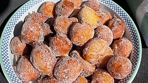 Frisch gebackene Kröpel