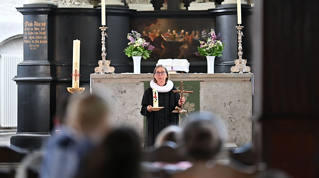 Familiengottesdienst: Der brennende Dornbusch mit Pastorin Nicola Nehmzow