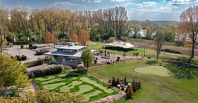 Golf Lounge Resort