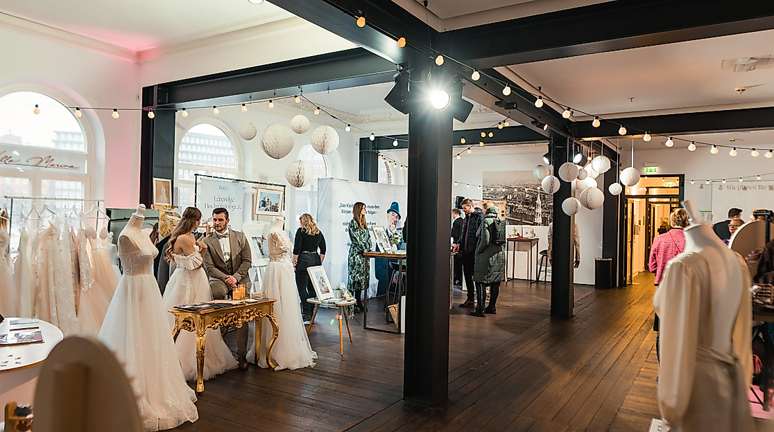 BRIDES & GROOMS - Aussteller:innen in der Galerie