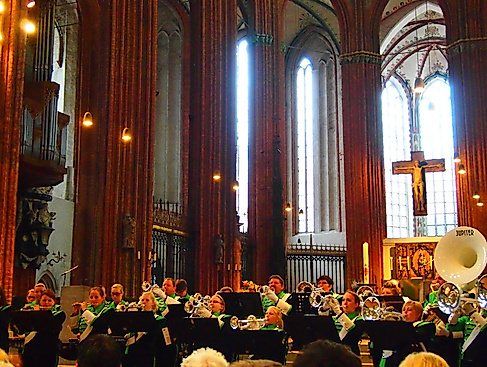 Gottesdienst zum Volks- und Erinnerungsfest mit Pastorin Inga Meißner