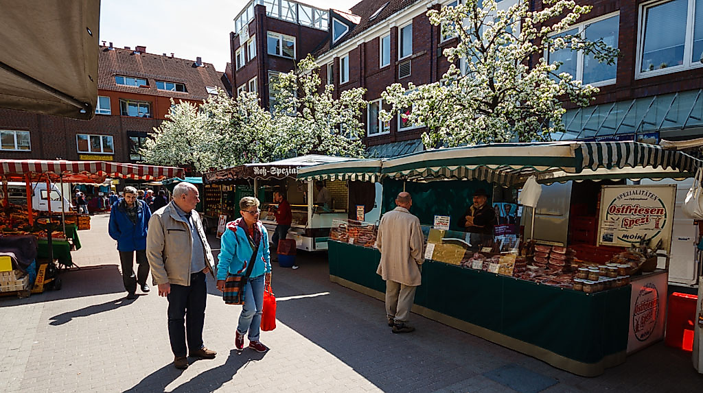 Wochenmarkt in der Alten Elbgaustraße