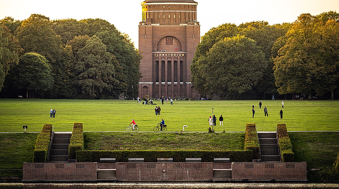 Stadtpark Hamburg bei Sonnenuntergang