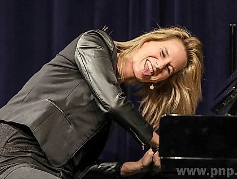 Lucy van Kuhl - "Dazwischen"