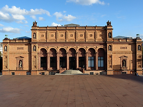 Treffpunkt: Vor der Hamburger Kunsthalle