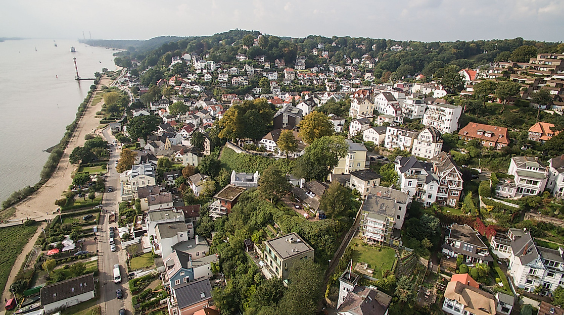 Luftaufnahme Hamburg-Blankenese mit Treppenviertel, Elbufer und Strandweg