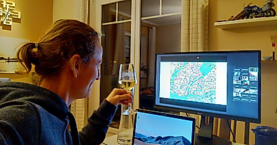 4-teilnehmer-mit-getraenk