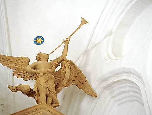 Prospektengel der großen Orgel in St. Katharinen