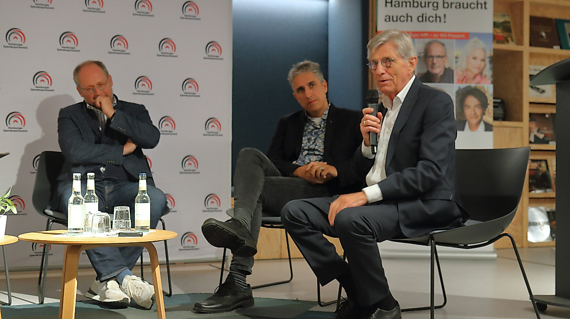 Die Veranstaltungsreihe Treffpunkt Rathauspassage des Hamburger Spendenparlaments findet zweimal im Jahr zu sozialen Themen und Projekten statt.