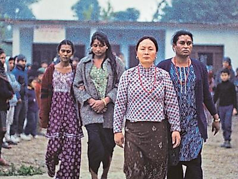Elephants in the Fog (Nepali: तिनीहरू, romanized: Tinīharū) | OmU