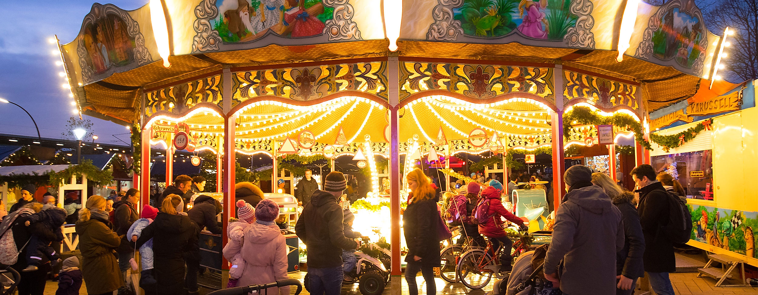 Karussell auf dem Weihnachtsmarkt Barmbek