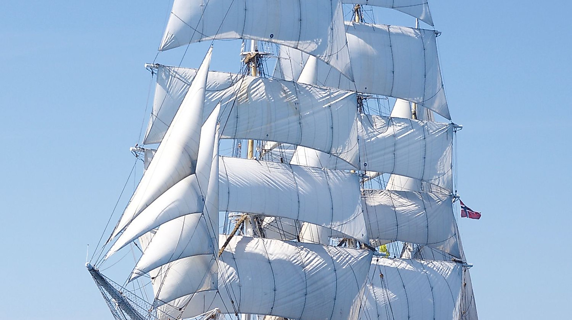 Foto Statsraad Lehmkuhl St.L.-full-sails-front-hp.stl.se.Ausschnitt.06.25