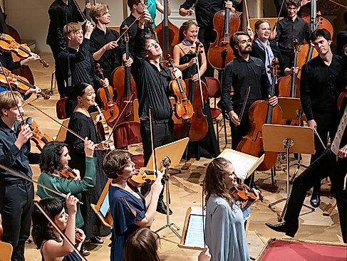 New Generation Symphony Orchestra / Hugo Ticciati