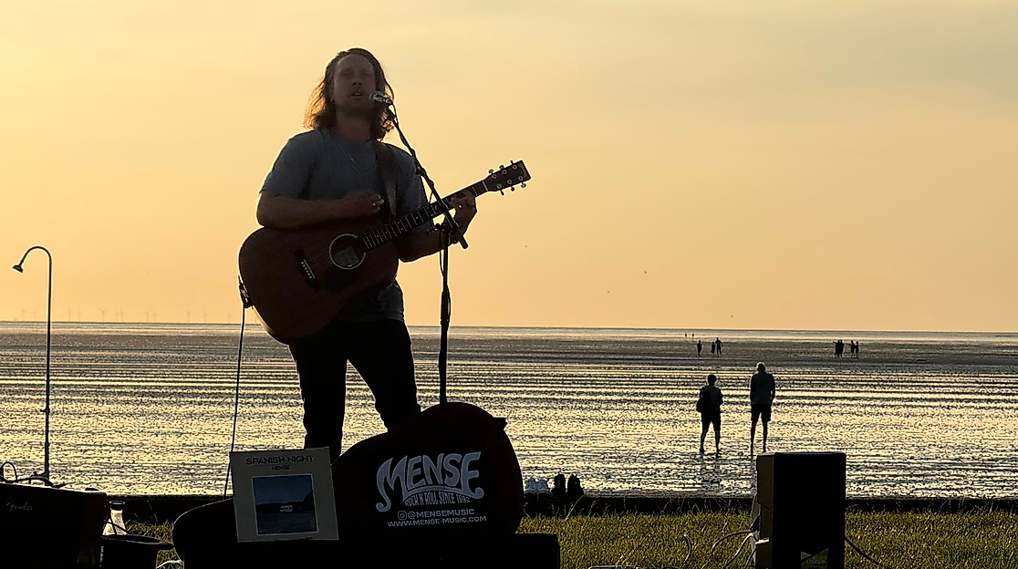 Mense Music live am Strand