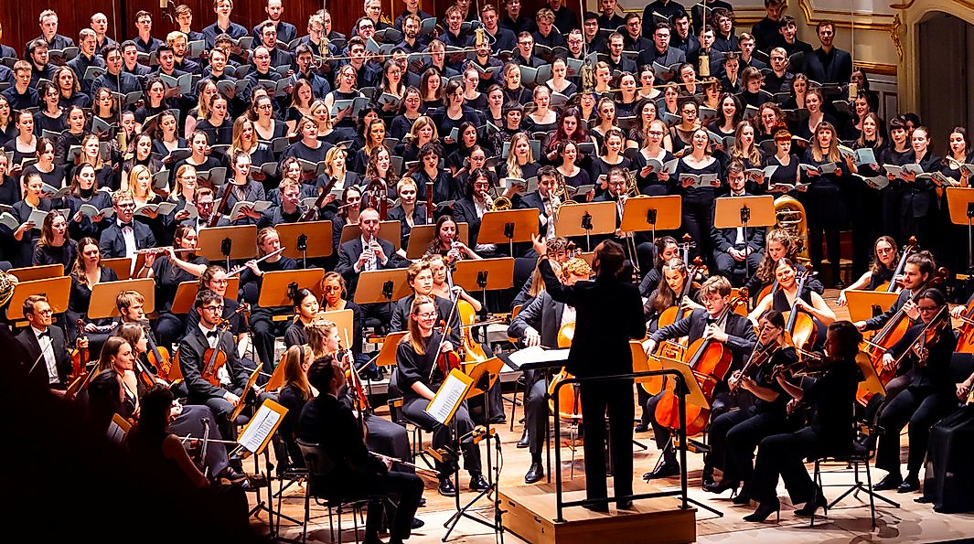 Sinfonieorchester und Kammerchor der Universität Hamburg / Thomas Posth