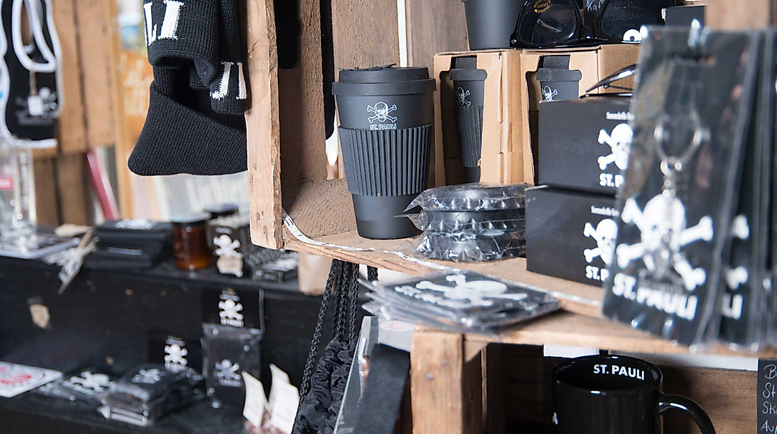 FC-St.-Pauli-Merch-im-St.-Pauli-Office-c-St