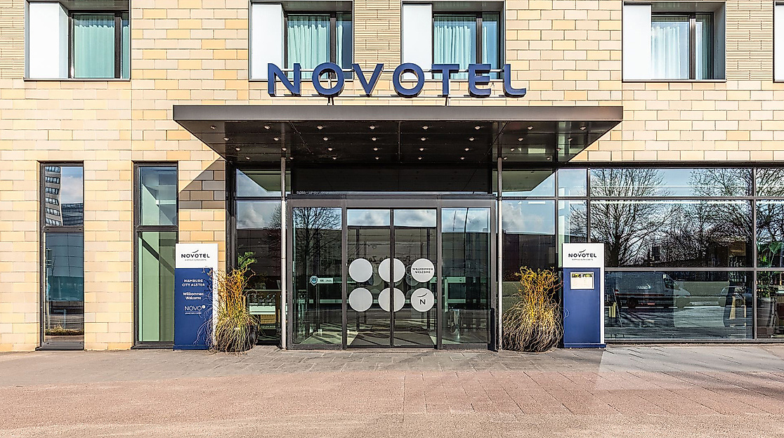 Hotel Novotel Hamburg City Alster: Außenansicht