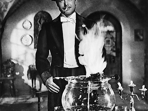 Die Feuerzangenbowle