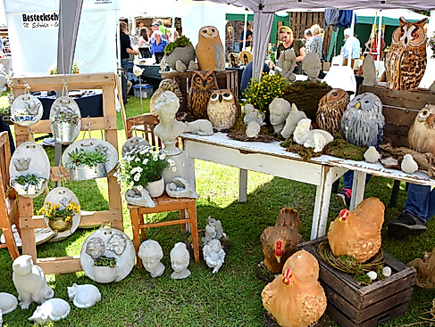 Kunsthandwerkermarkt rund um das Logehuus in Hesedorf