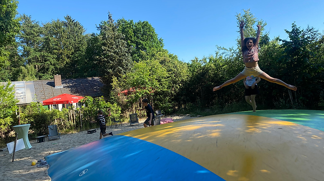 Austoben auf dem großen Hüpfkissen!