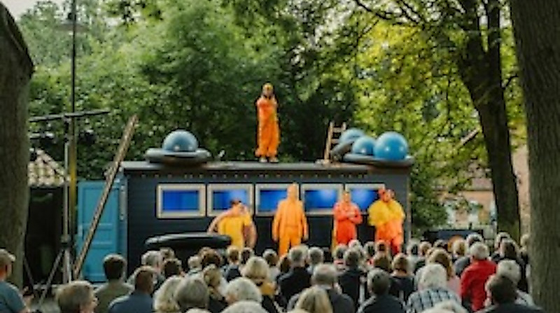 Songs for Aliens - Open Air Theater um, im und aufm Blauwagen
