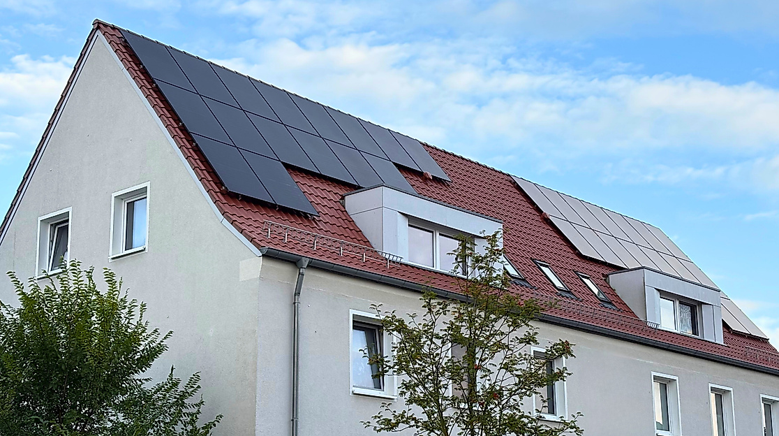 PV-Anlage auf einem Mehrfamilienhaus
