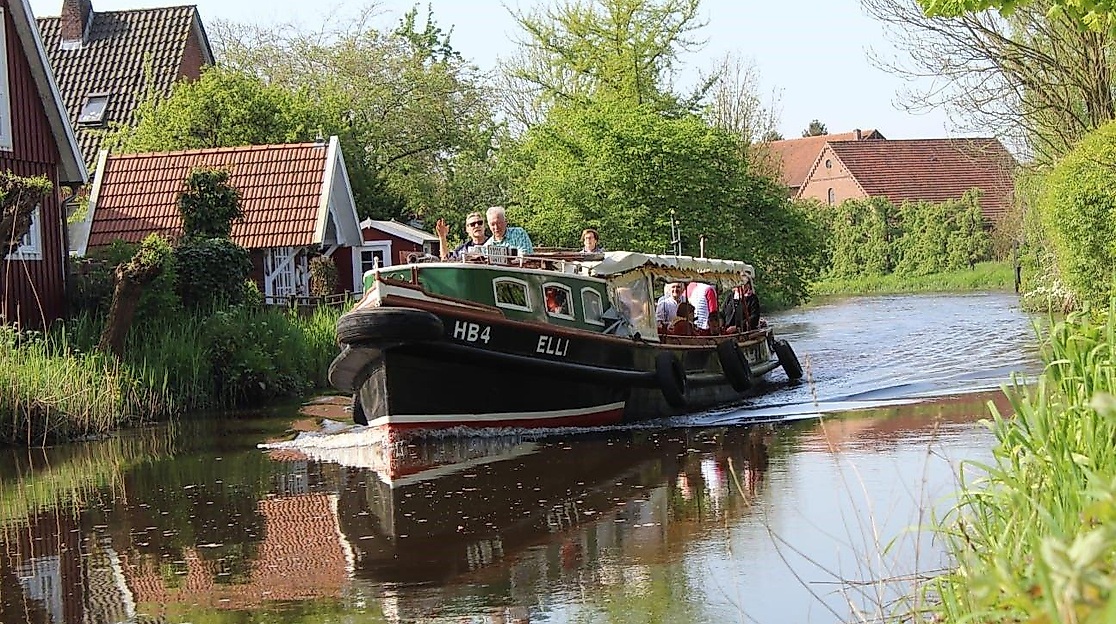 Bootstouren auf Lühe und Elbe mit der Barkasse ELLI