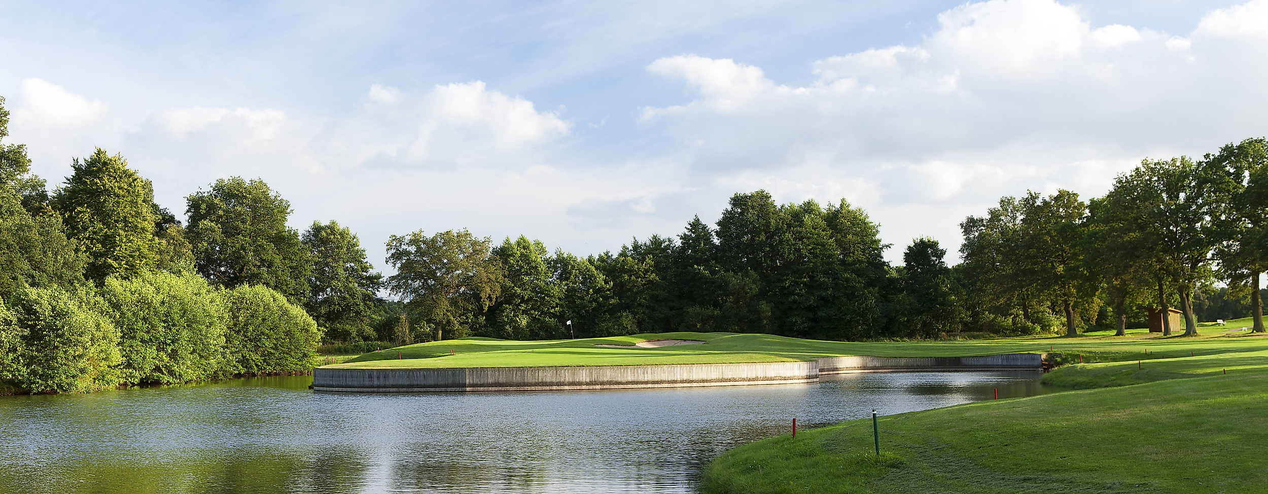 golf-gut-glinde_golfplatz-teich_c-gut-glinde_01