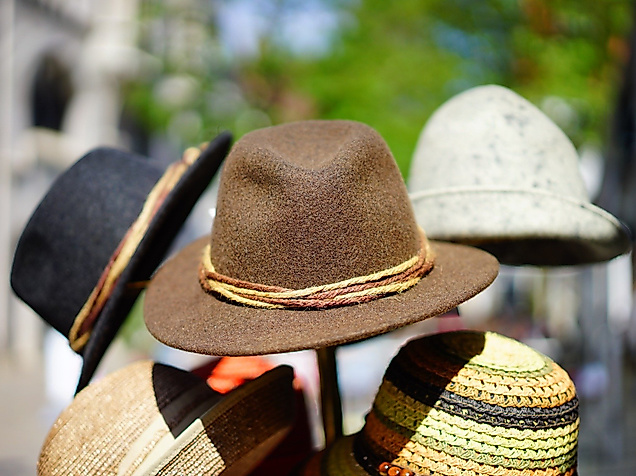 kunst-kiosk_hats-829509_1920_c-bild-von-hans-braxmeier-auf-pixabay