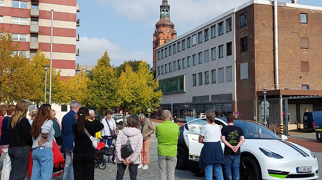 Aktionen auf dem Theatervorplatz