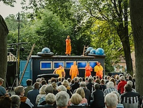 Songs for Aliens - Open Air Theater um, im und aufm Blauwagen