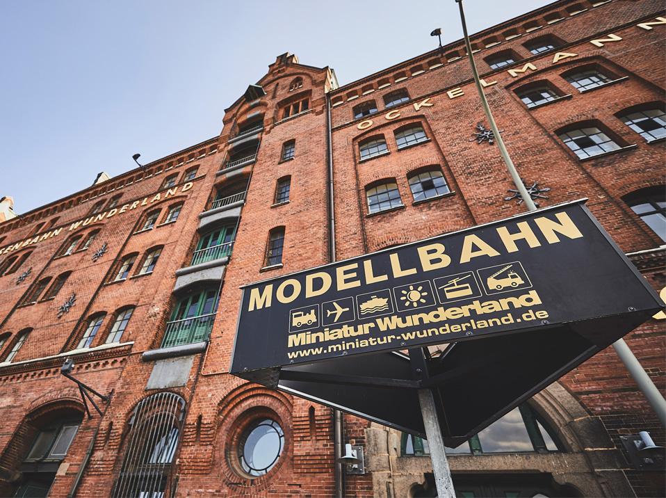 Blick auf das Gebäude des Miniatur Wunderlands Hamburg