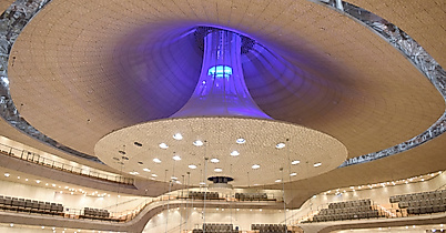 elbphilharmonie_grosser-saal-decke_c-2016-michael-zapf-2