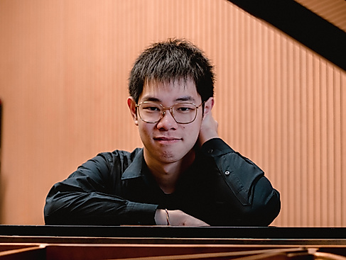 Von Licht und Schatten -   Soloabend mit Jia Yuan Chong