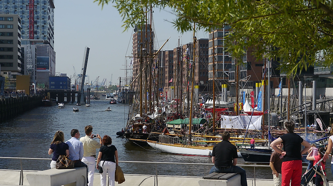 Der Traditionsschiffhafen am Sandtorkai