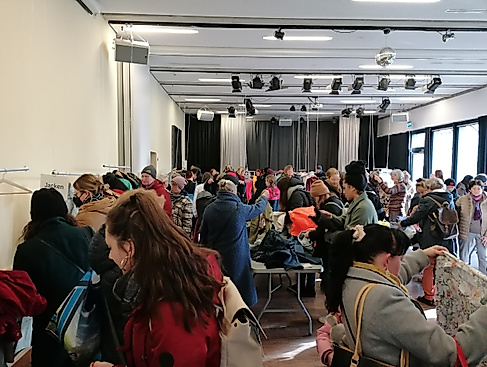 23_17_06_Kleidertausch_verpixelt_klein