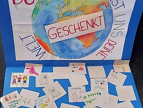 Collage mit den Worten `Du hast uns Deine Welt geschenkt`