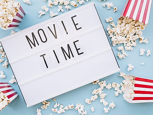 popcornbox-mit-einem-kinozeichen