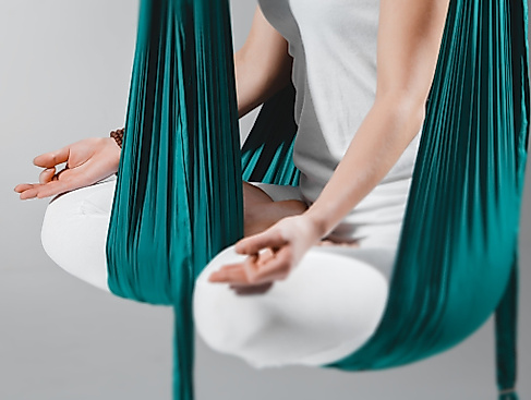 AERIAL YOGA WORKSHOP Fotolia