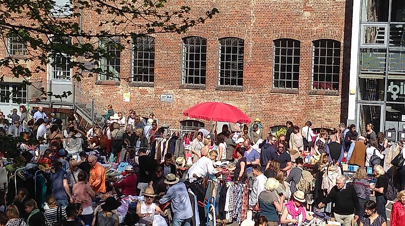 Flohmarkt auf dem Hof
